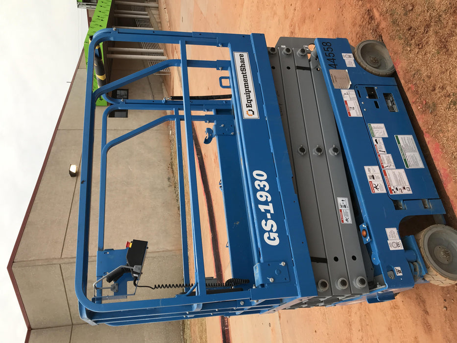 2019 Genie GS-1930 Fixed rails with chain Entry