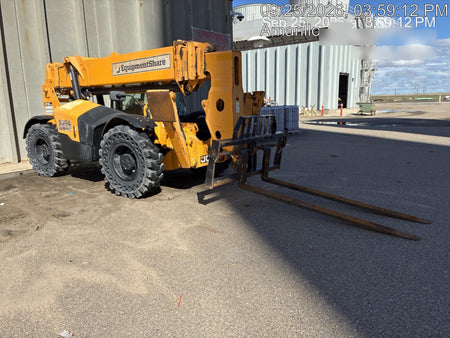 2019 JCB 512-56 109 HP w/CAB/HVAC, Beacon, Aux Hydraulics, Worklights, Solid Tires, 60" Carriage/Forks