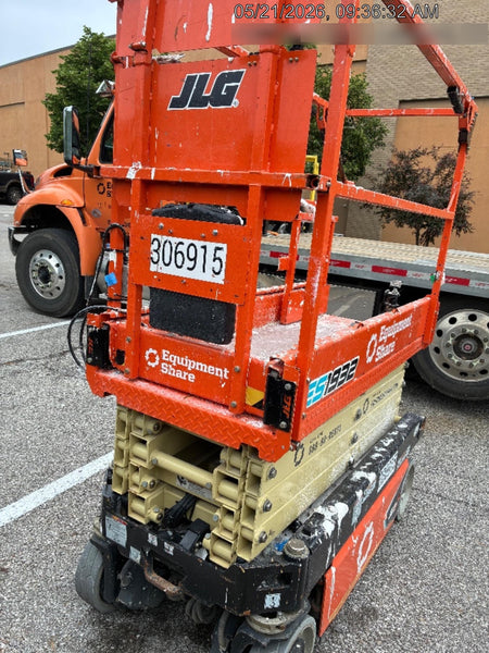 2023 JLG ES1932