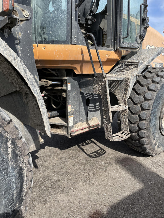 2018 Case 821G CLOSED CAB, 1 FUNCTION, JRB 418 STYLE HYD COUPLER