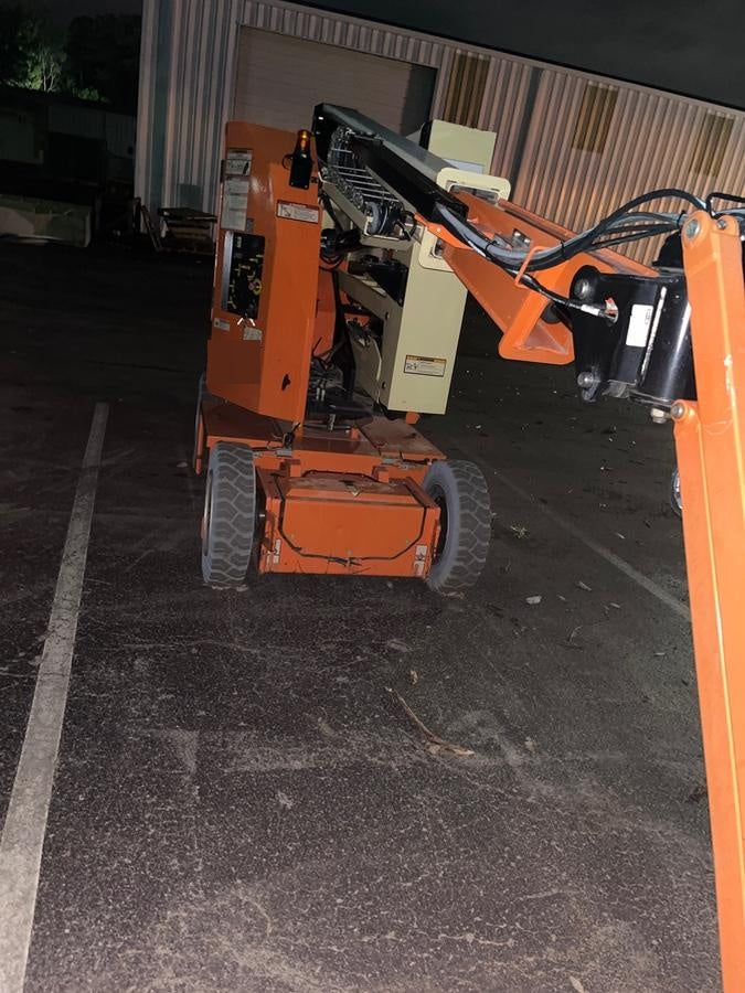2019 JLG E300AJP