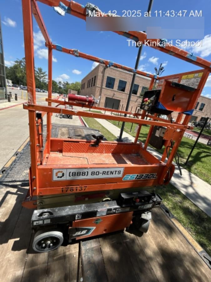 2021 JLG ES1330L