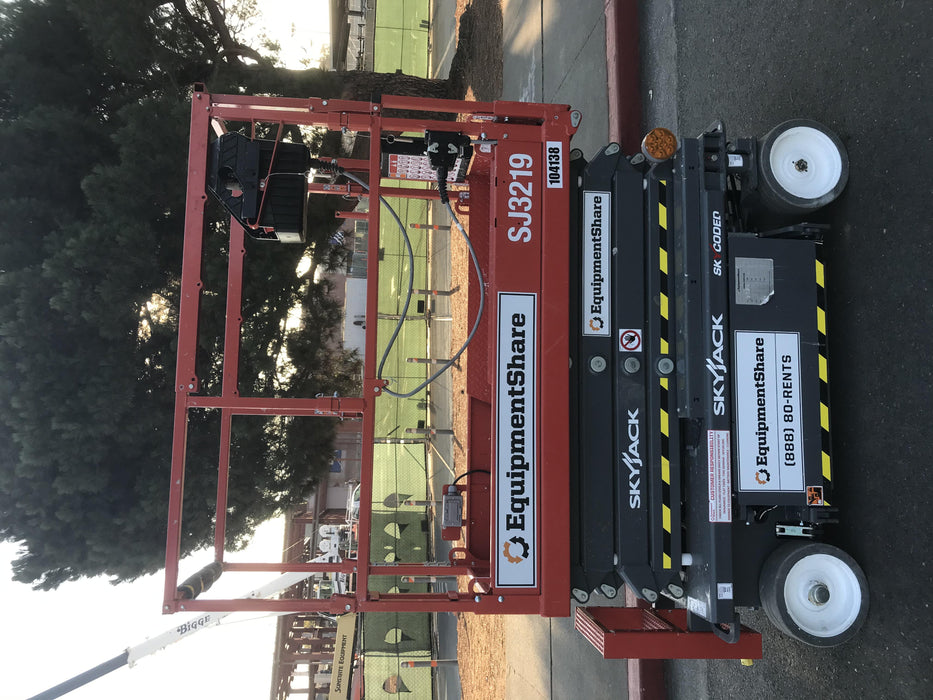 2020 Skyjack SJIII-3219 Solid NM Tires, Half height spring hinged entry gate, Dual Beacons, 800W Inverter