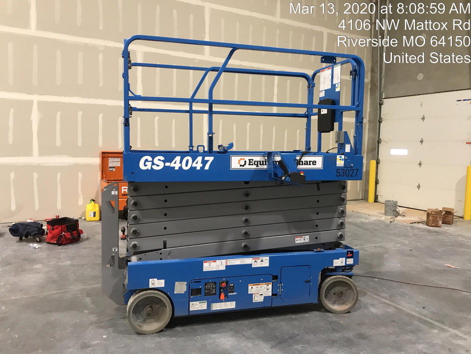 2019 Genie GS-4047 Folding rails with half height swing gate