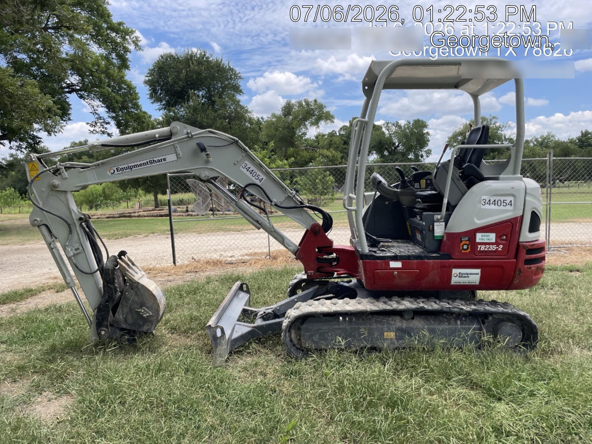 2023 TAKEUCHI TB235-2R
