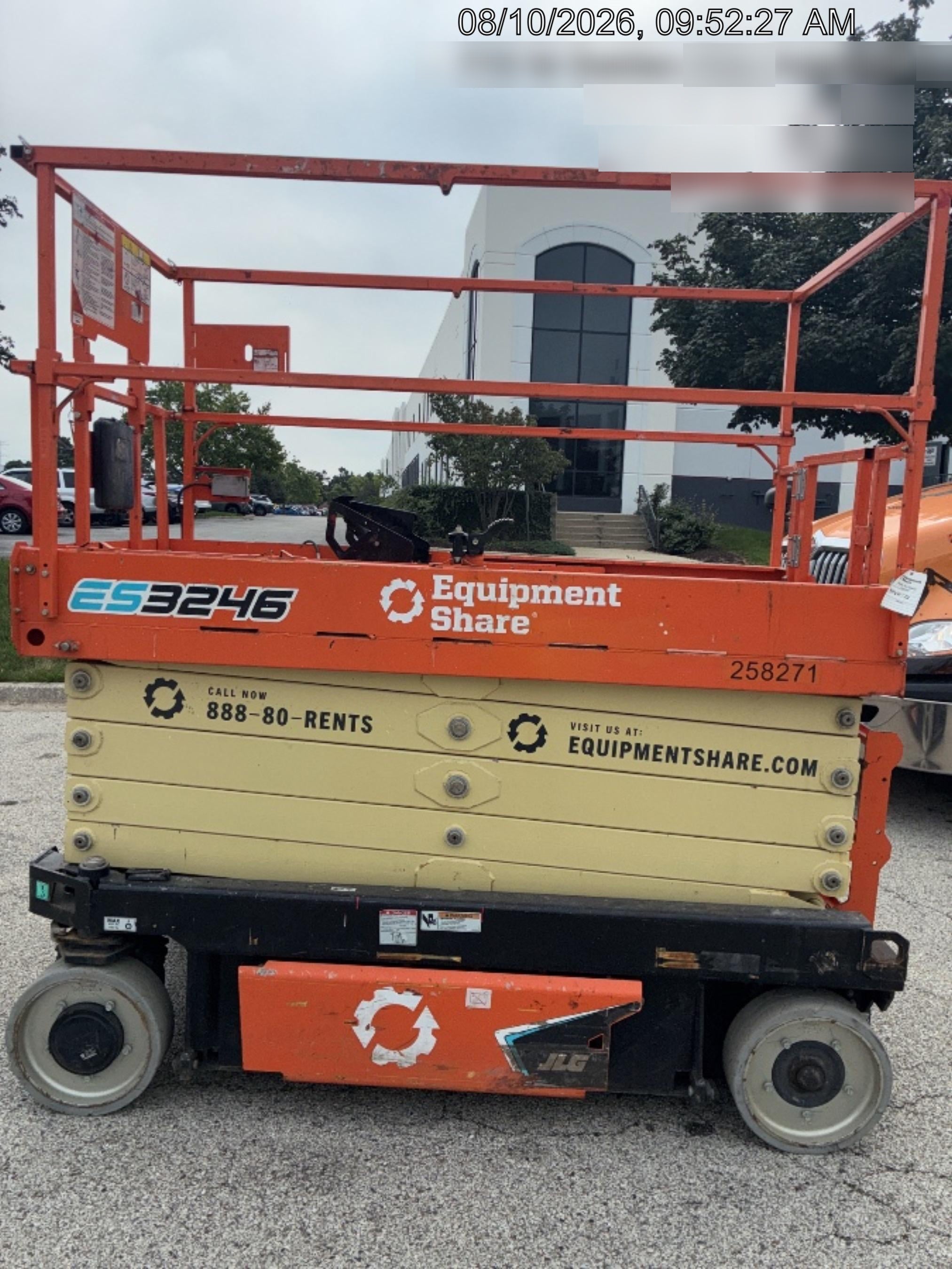 2022 JLG ES3246