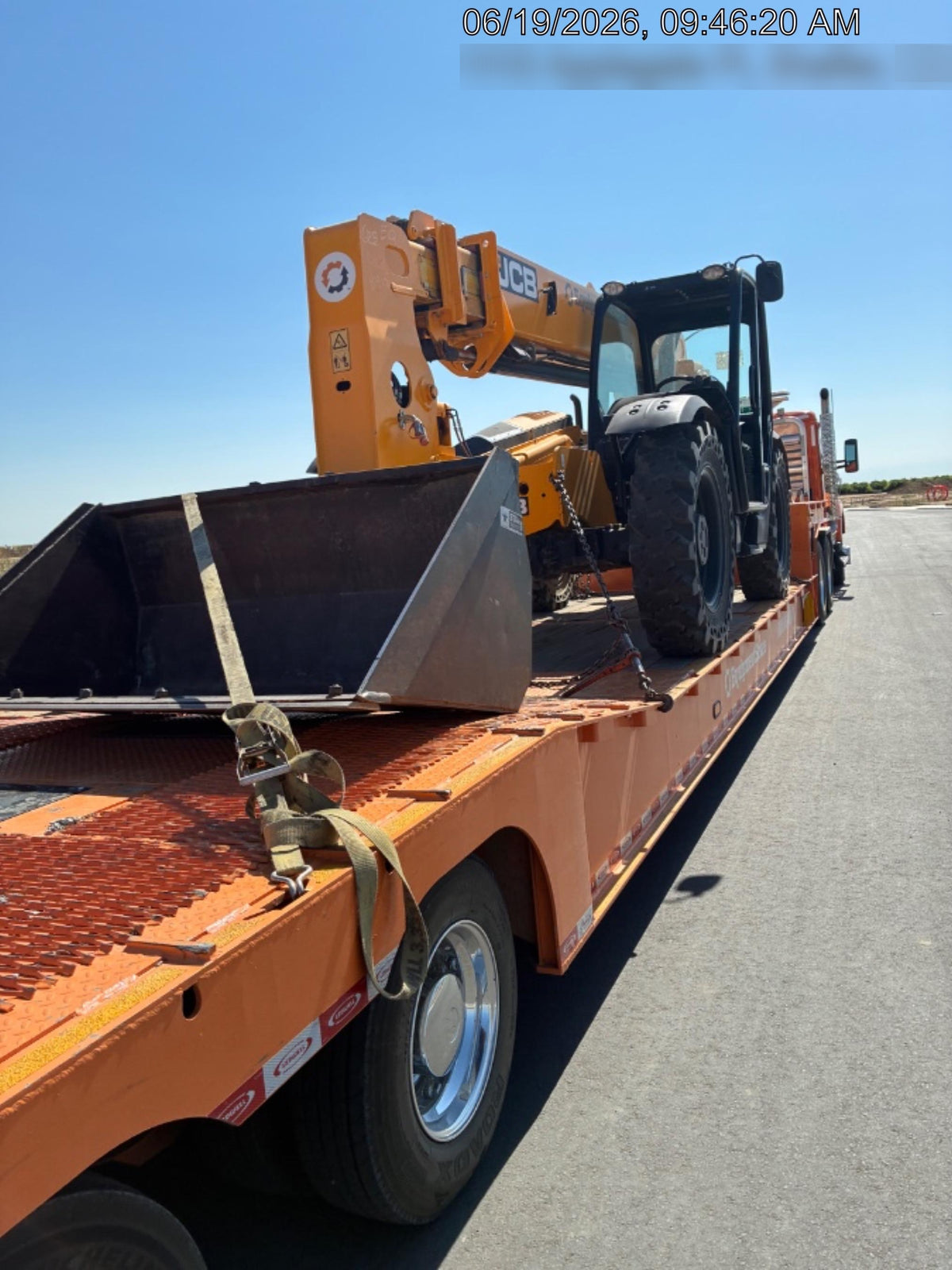 2025 JLG 1001100823