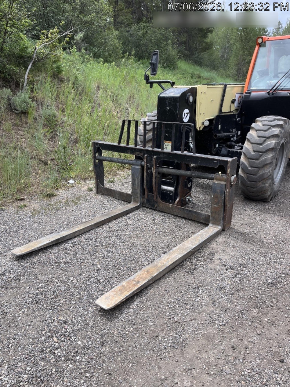 2023 JLG 1732