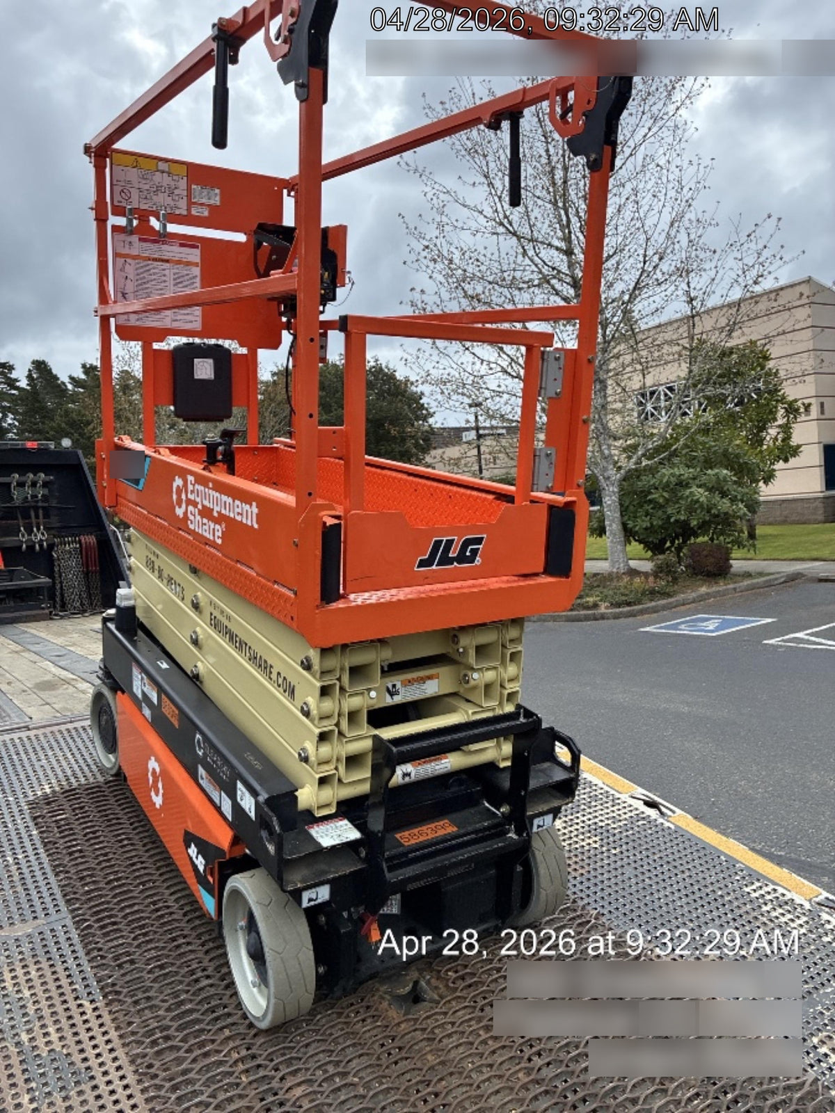 2025 JLG ES1932