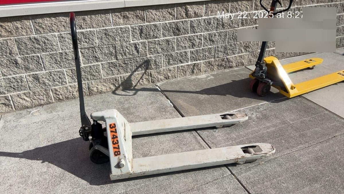 2023 STRONGWAY 4400 lb Pallet Jack