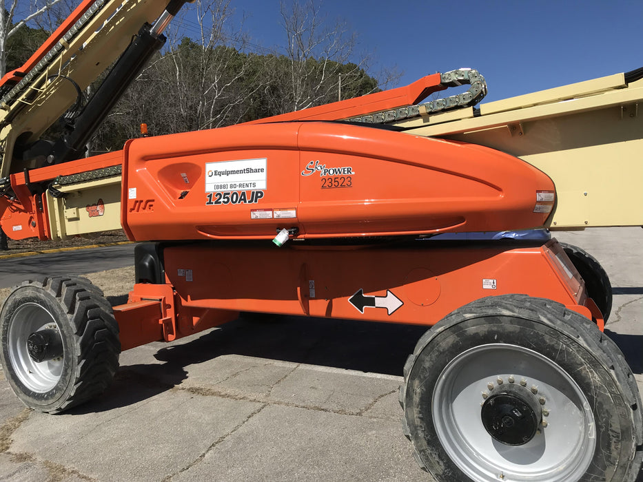 2019 JLG 1250AJP