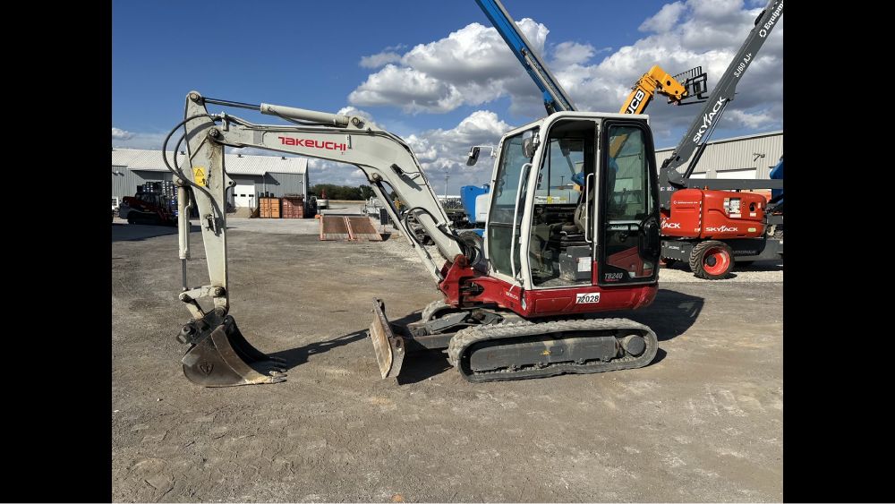 2020 TAKEUCHI TB240