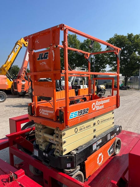 2023 JLG ES1932