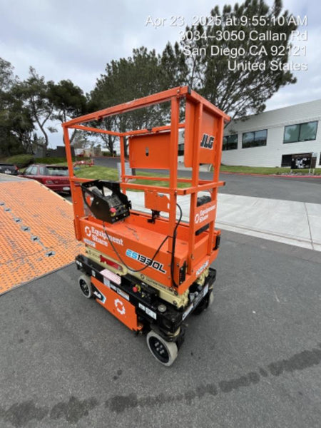 2022 JLG ES1330L