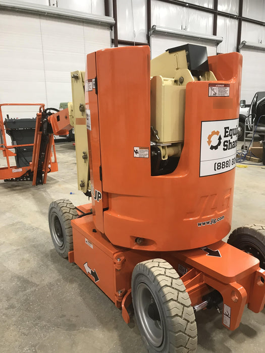 2019 JLG E300AJP