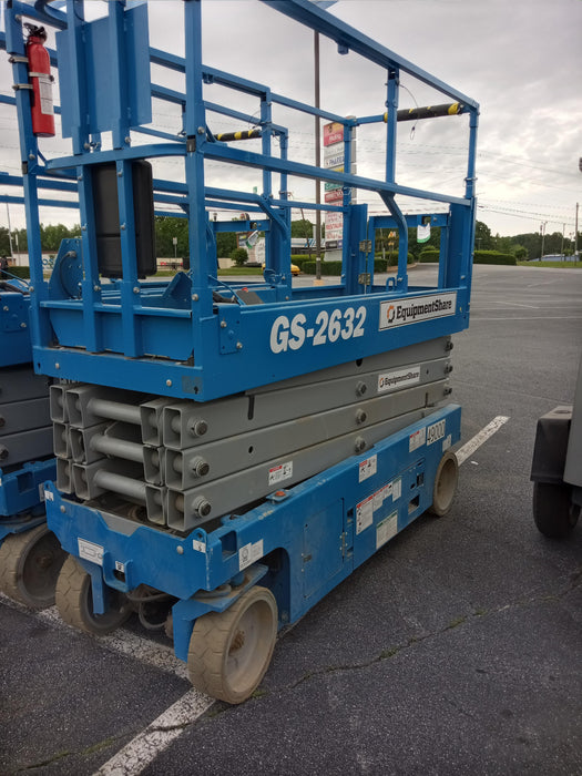 2019 Genie GS-2632 Folding rails with half height swing gate