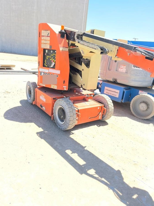 2020 JLG E300AJP