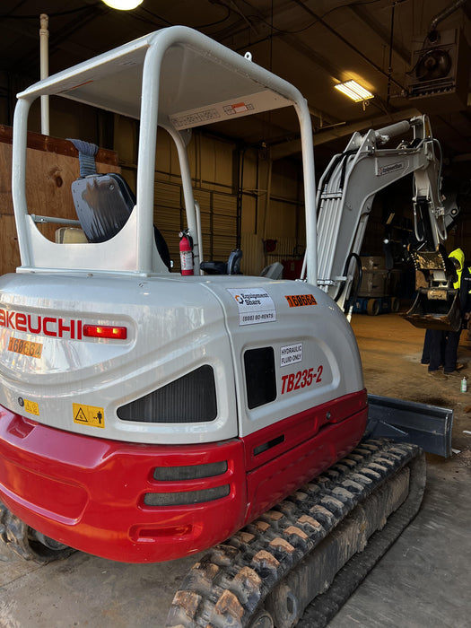 2021 TAKEUCHI TB235-2R