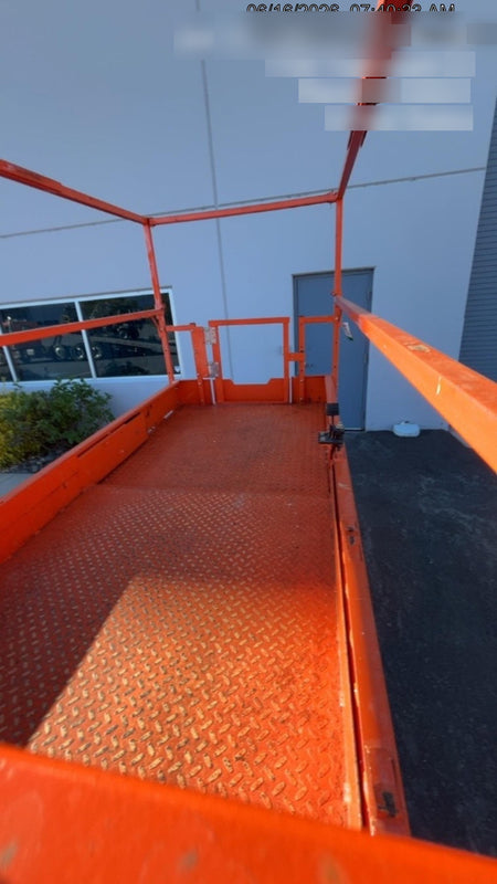 2022 JLG ES3246