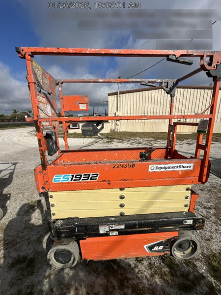 2022 JLG ES1932