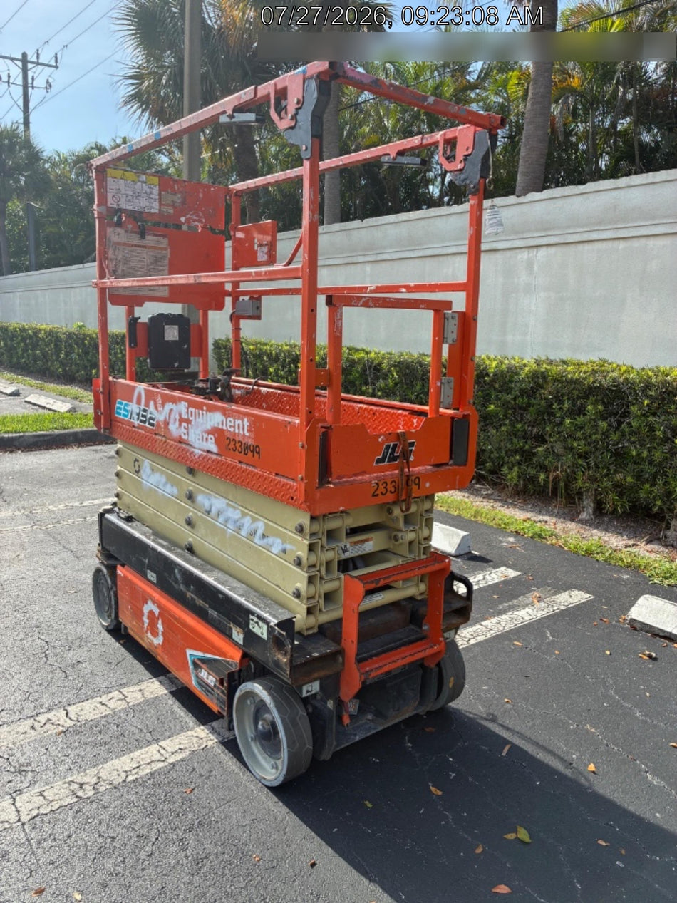 2022 JLG ES1932