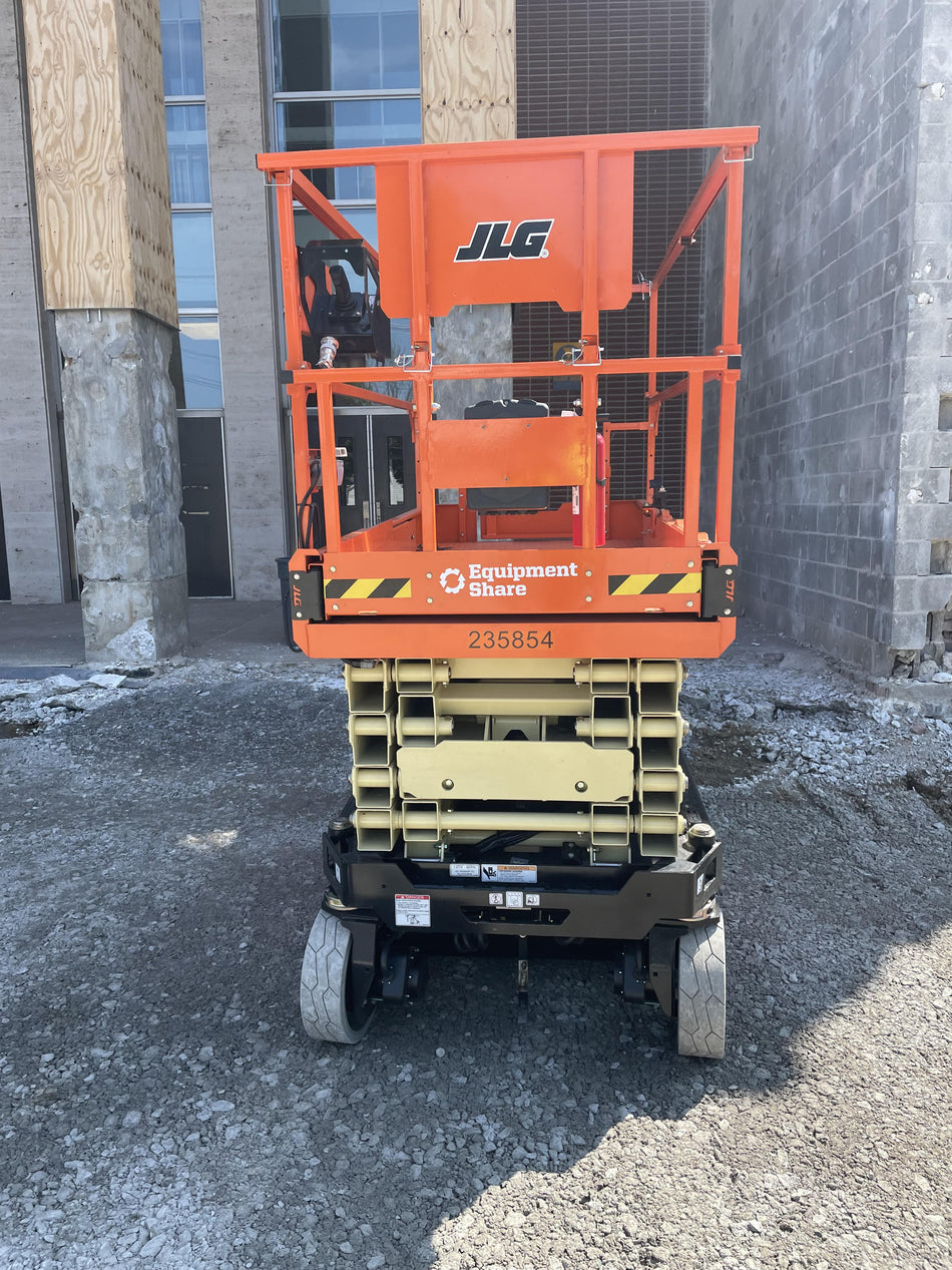2022 JLG ES3246
