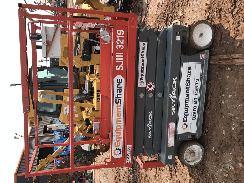 2019 Skyjack SJIII-3219 Solid NM Tires, Half height spring hinged entry gate, Dual Beacons, 800W Inverter