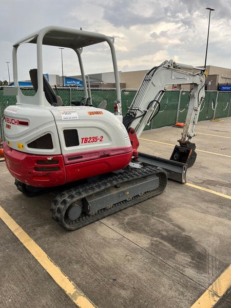 2022 TAKEUCHI TB235-2R