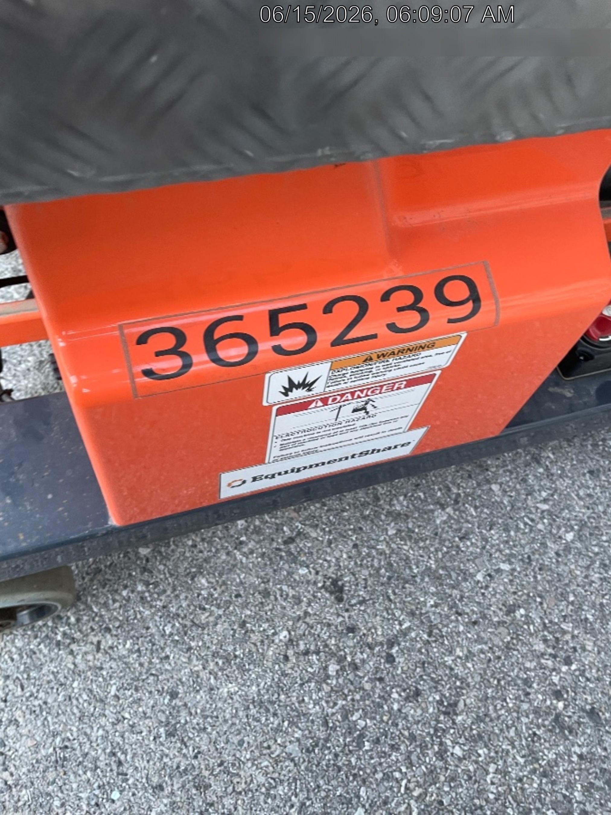 2023 JLG 1030P