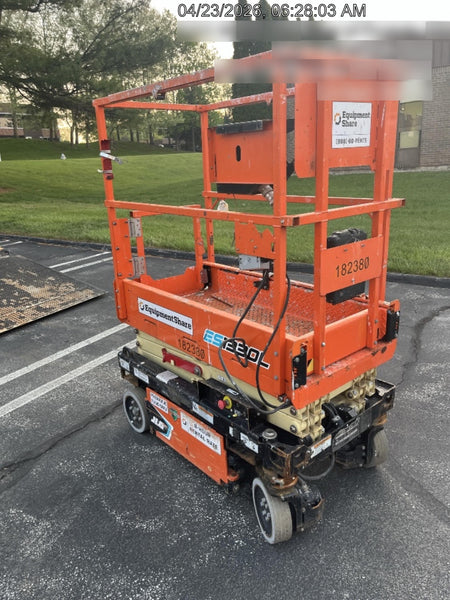 2021 JLG ES1330L