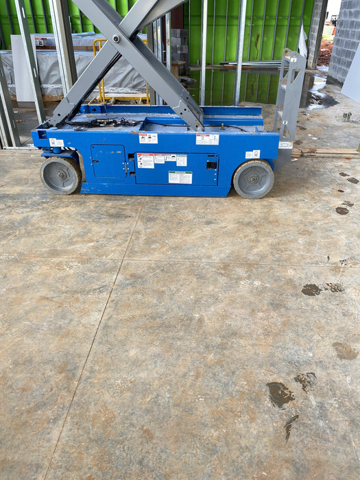 2019 Genie GS-4047 Folding rails with half height swing gate