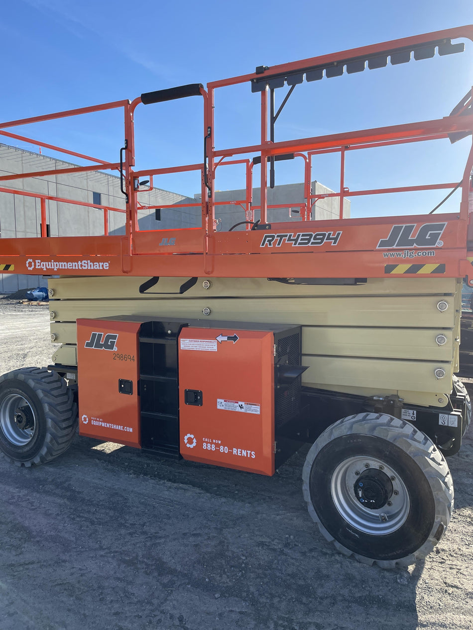 2023 JLG RT4394