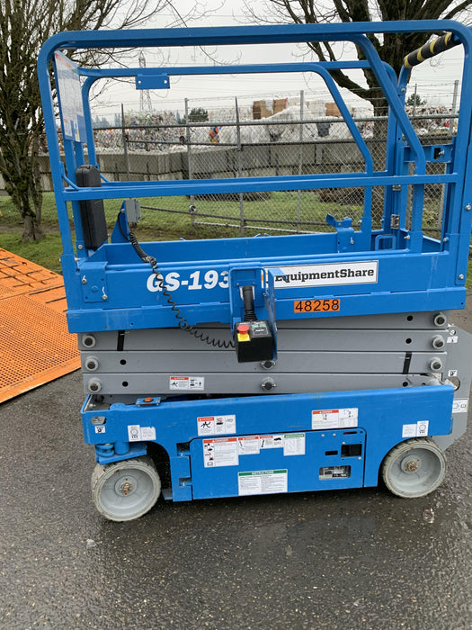 2019 Genie GS-1930 Half Height Swing Gate, 800W Inverter