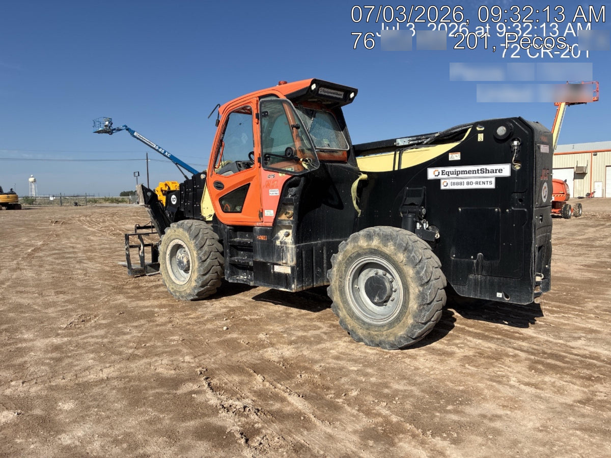 2022 JLG 1075