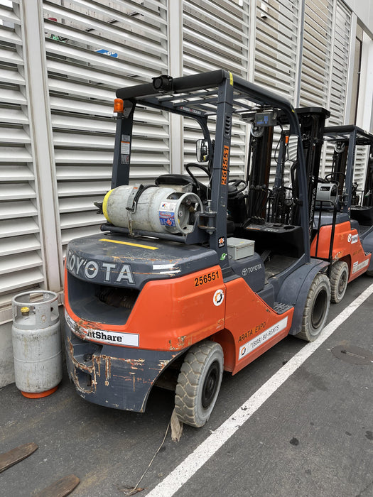 2022 TOYOTA 8FGU25 LP w/ Scale