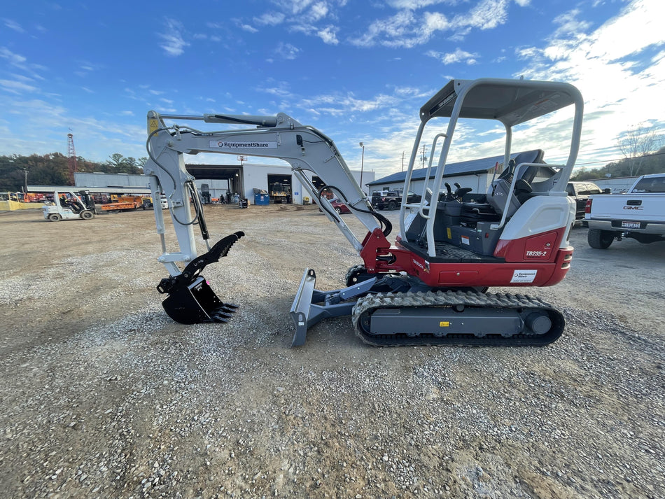 2022 TAKEUCHI TB235-2R