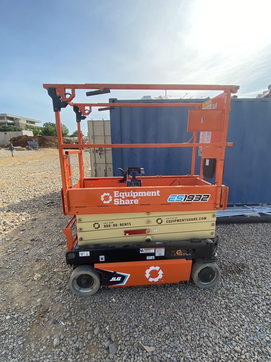 2022 JLG ES1932