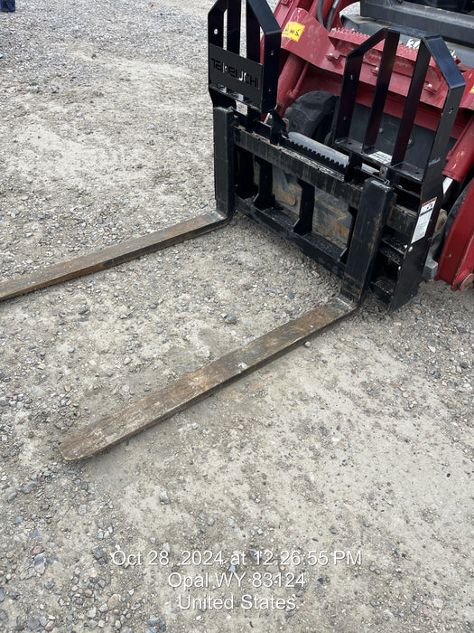 2022 TAKEUCHI 48" Pallet Forks - Takeuchi