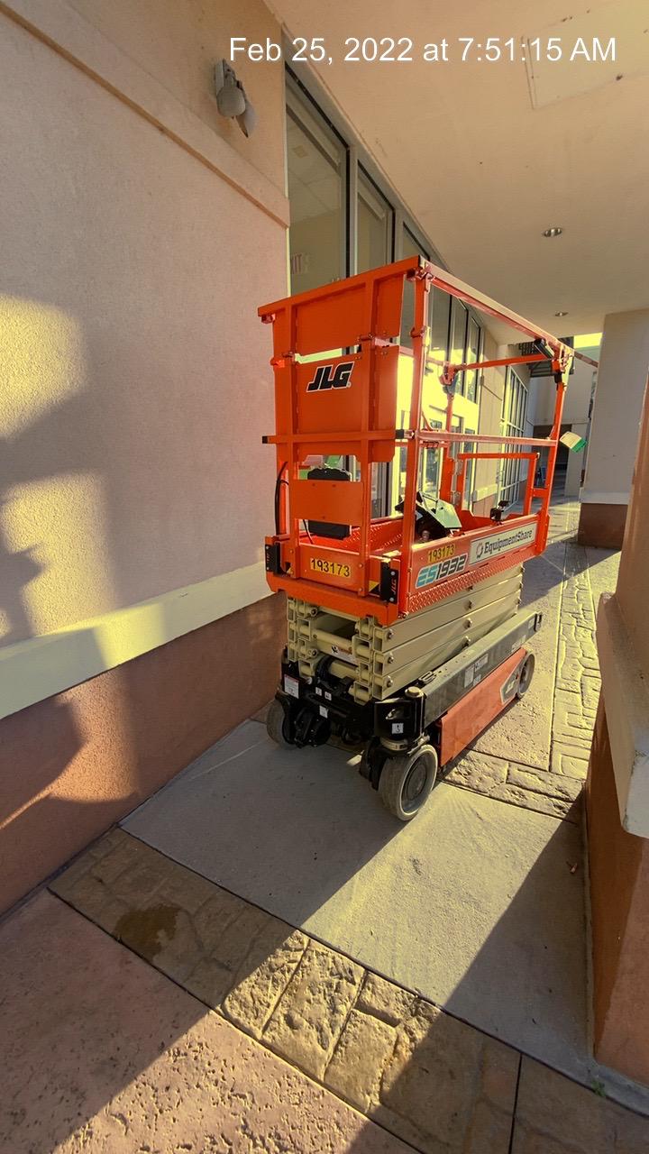 2021 JLG ES1932
