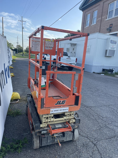 2022 JLG ES1330L