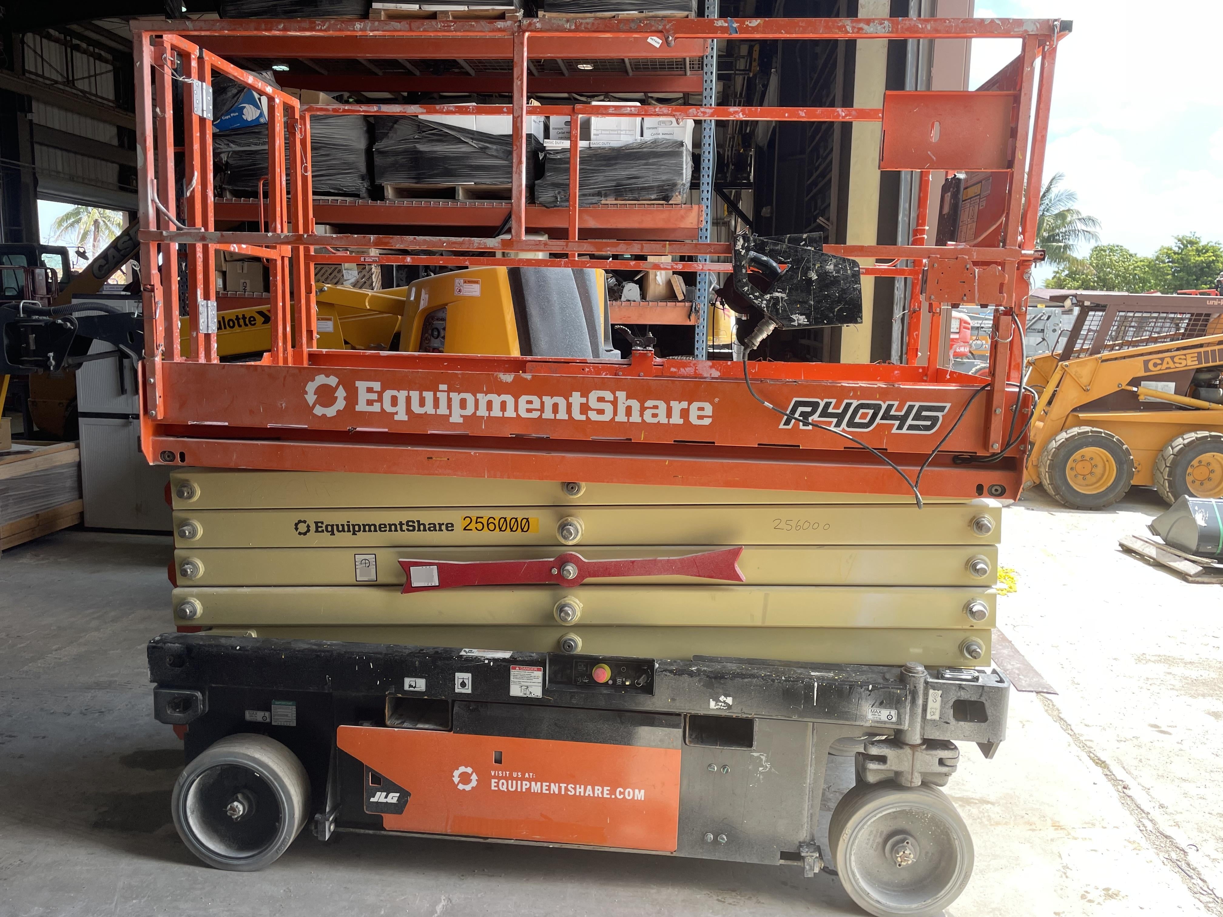 2022 JLG R4045