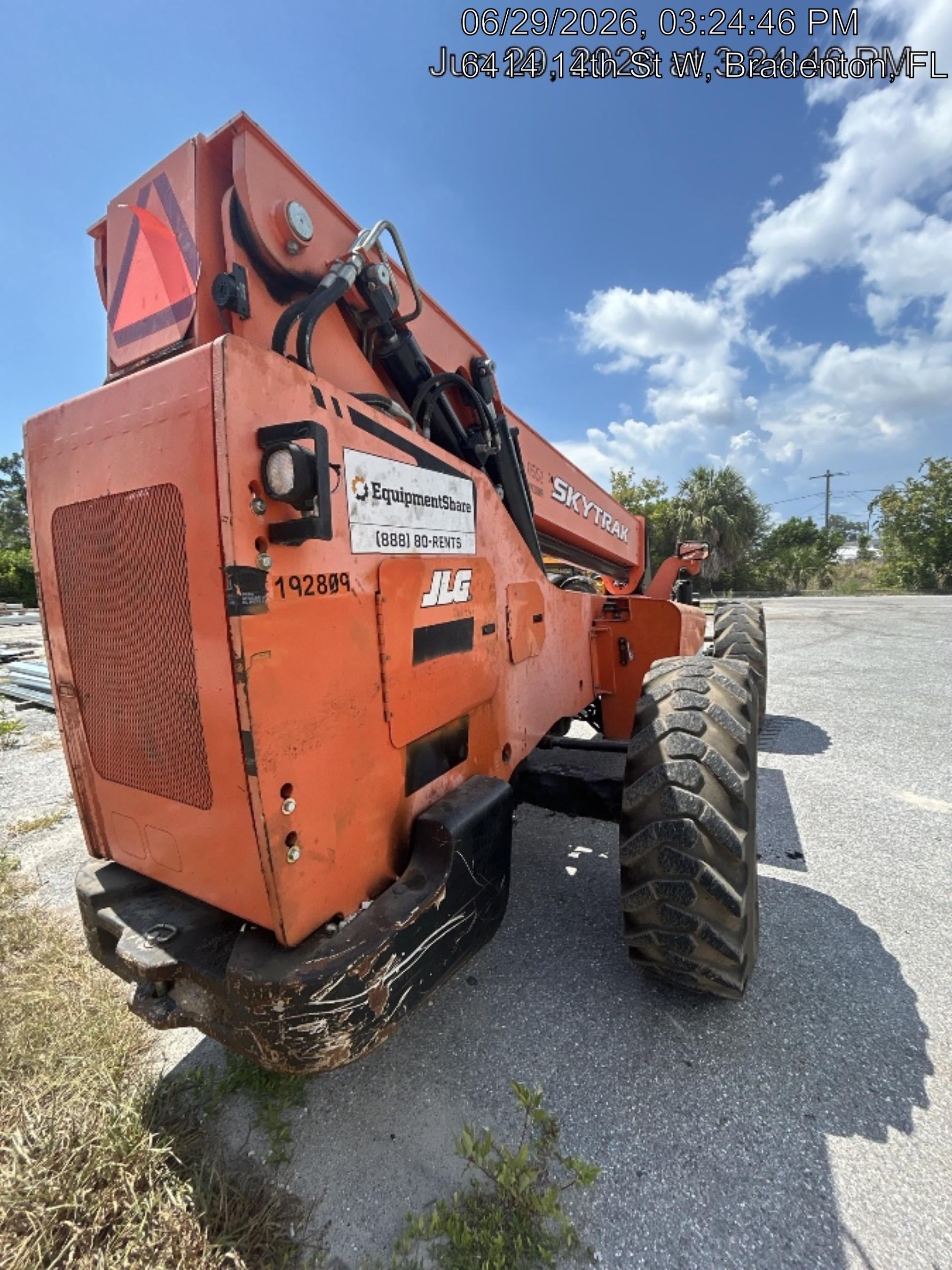 2017 SKYTRAK 8042