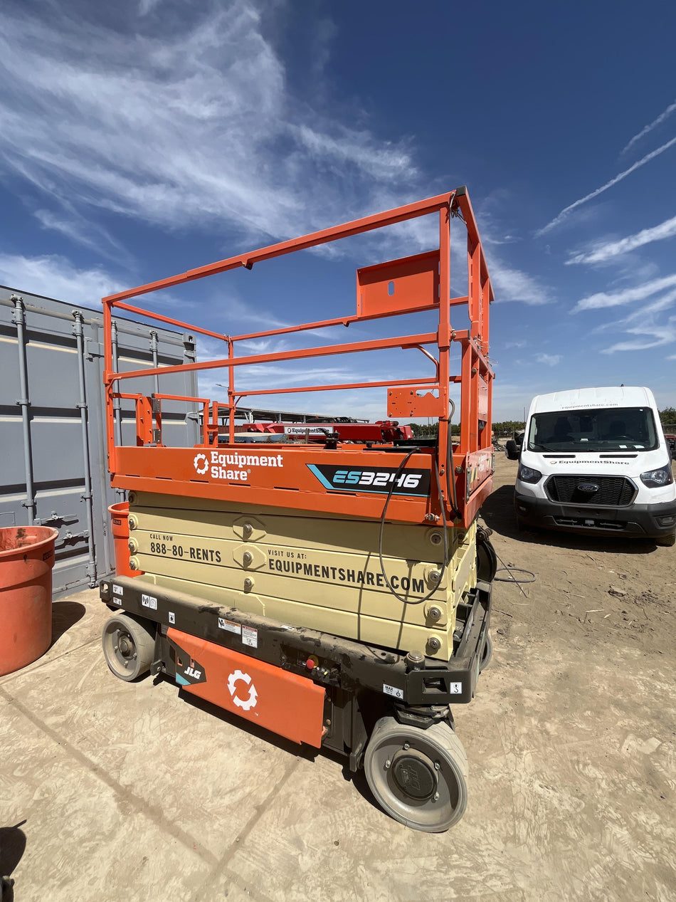 2025 JLG ES3246
