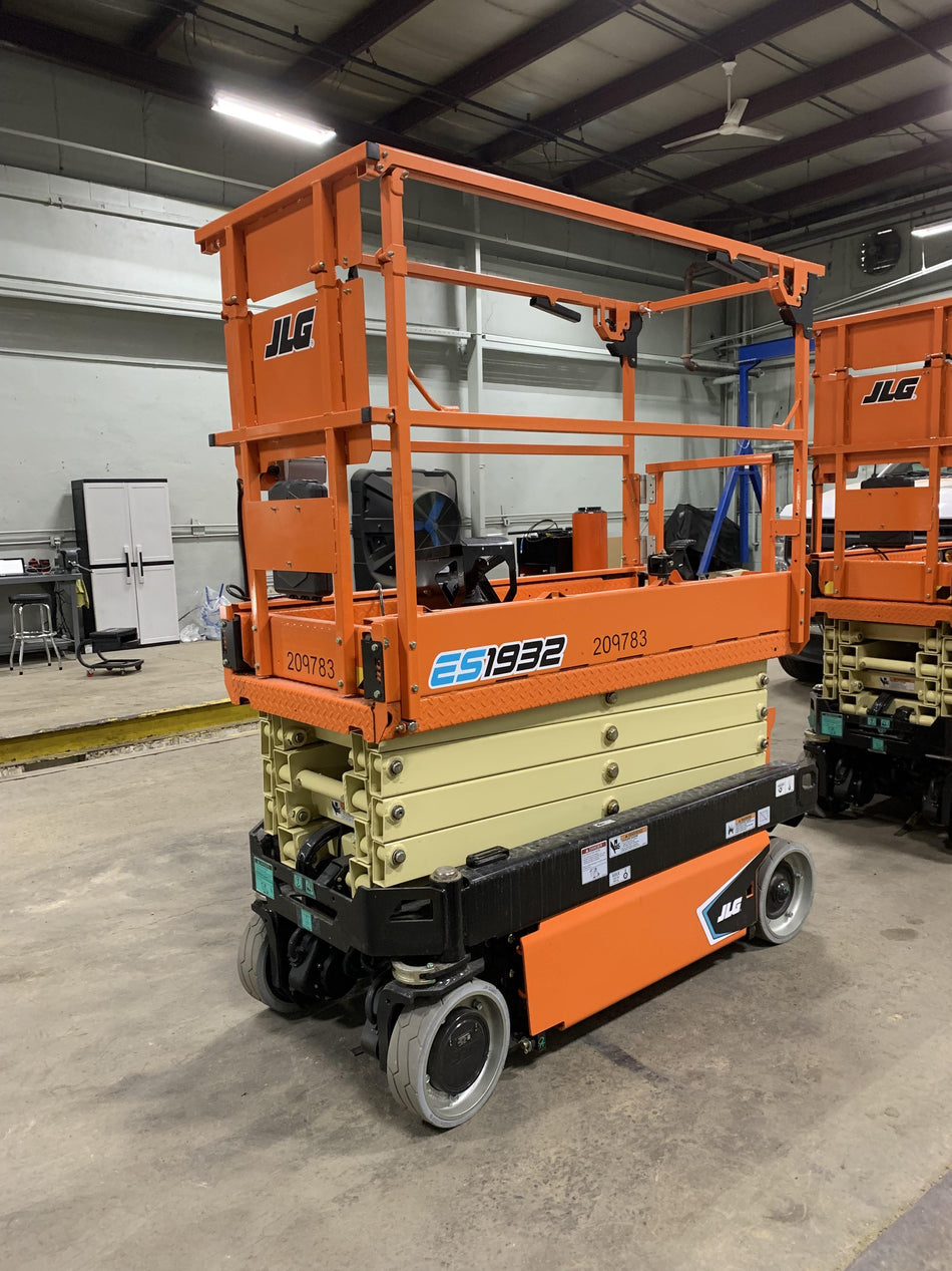 2022 JLG ES1932