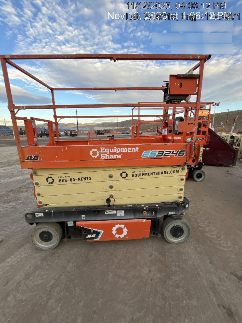 2022 JLG ES3246