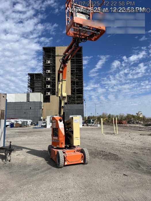 2019 JLG E300AJP