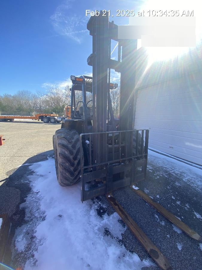 2023 CASE 588H