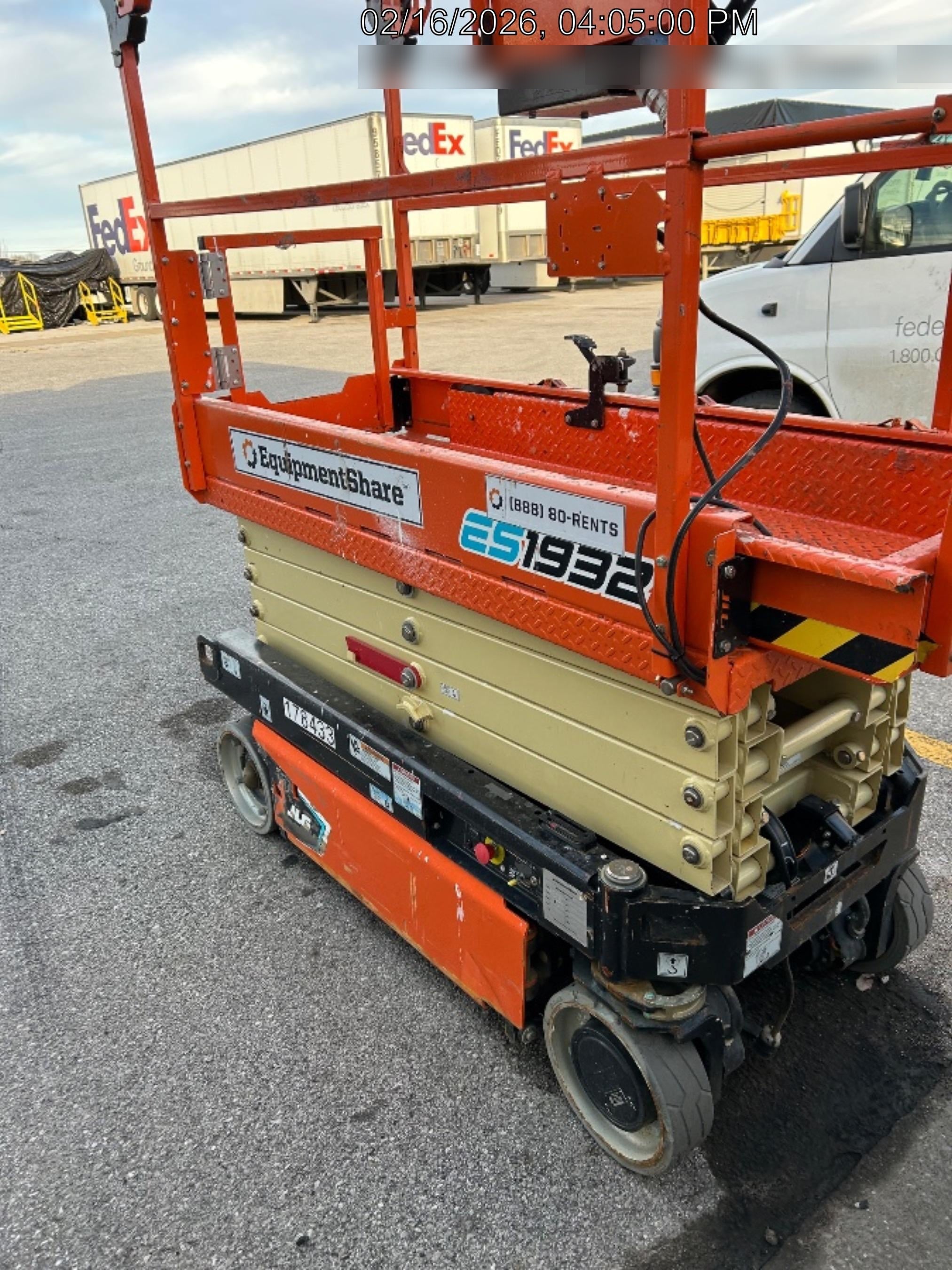 2021 JLG ES1932