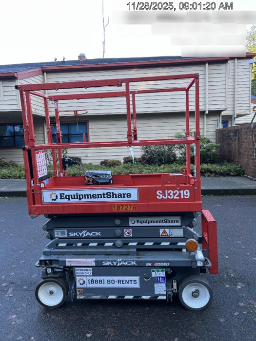 2020 Skyjack SJIII-3219 Solid NM Tires, Half height spring hinged entry gate, Dual Beacons, 800W Inverter