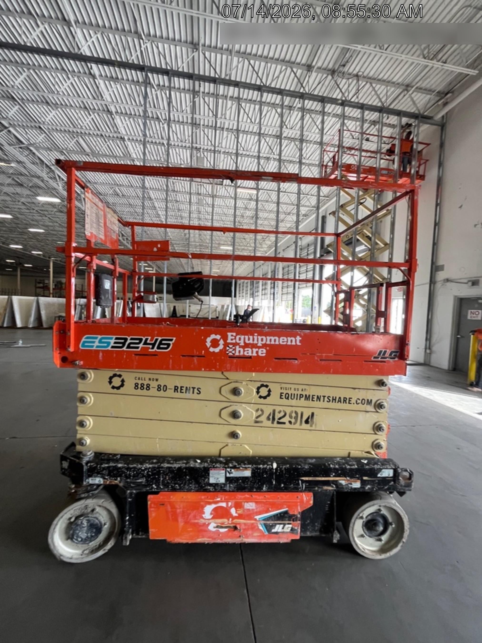 2022 JLG ES3246